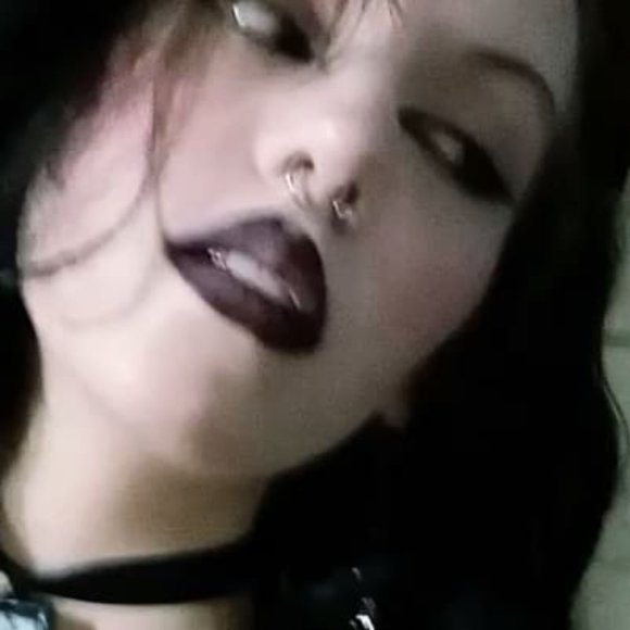 Meet your Posher, Ash - Picture 2 of 4